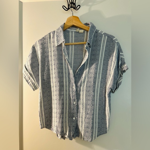 Japna Cropped Button Down (Hand Made in India) (Gently Used) - Picture 2 of 6